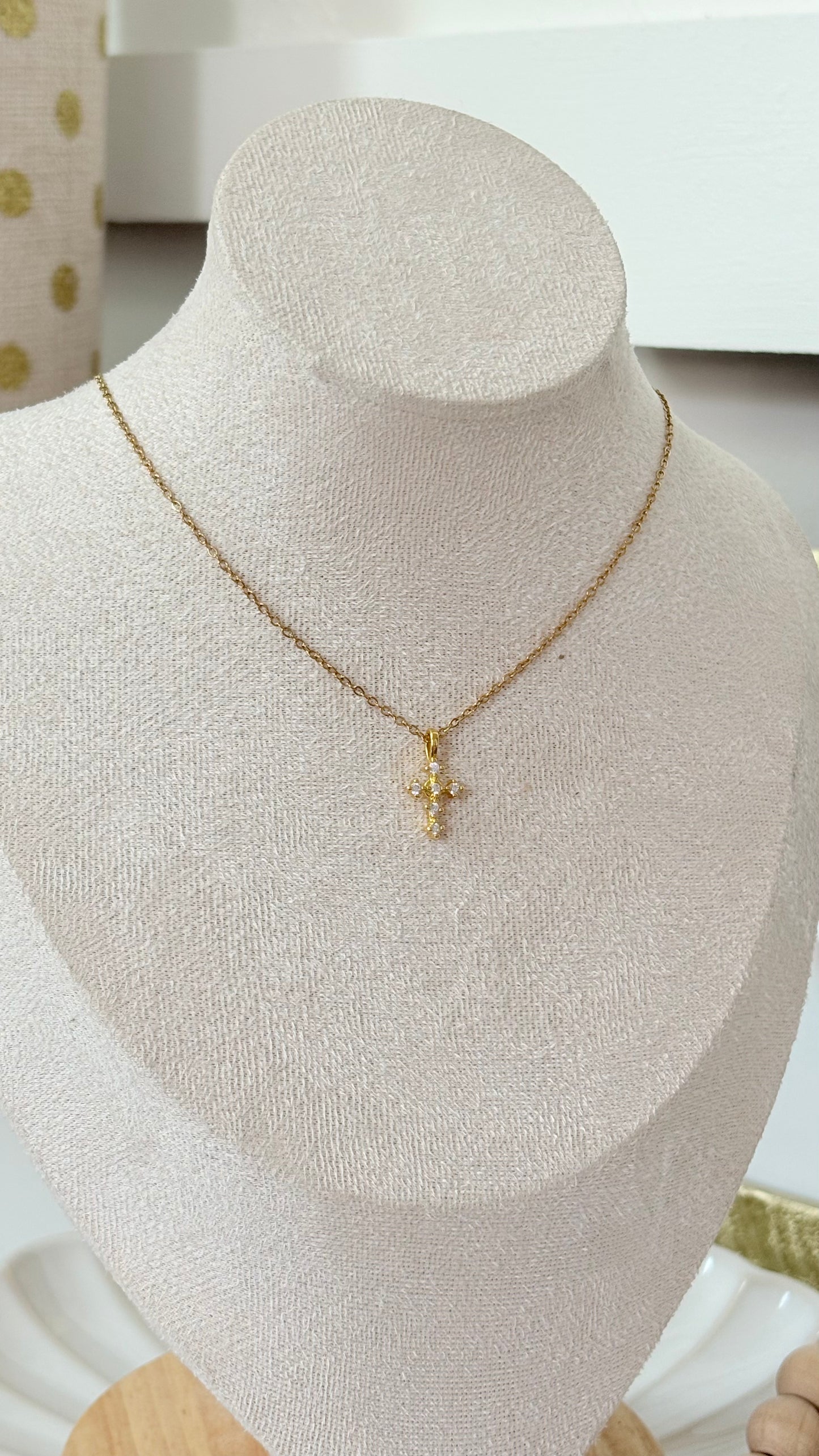 FE DORADA NECKLACEE