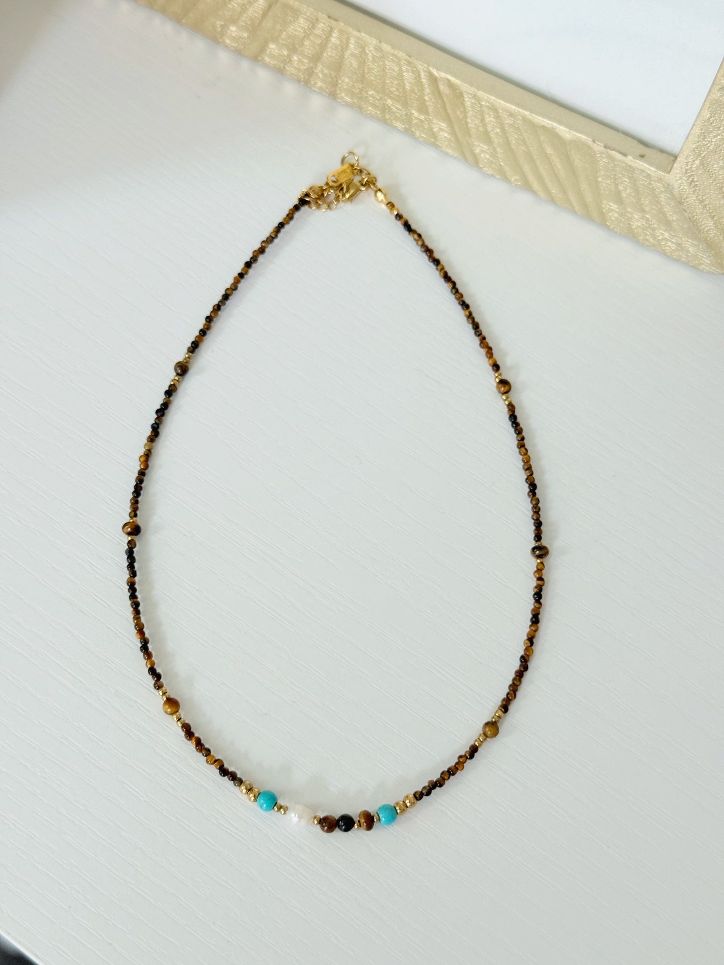 FUERZA DORADA NECKLACE