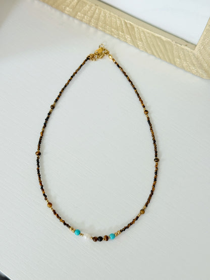 FUERZA DORADA NECKLACE